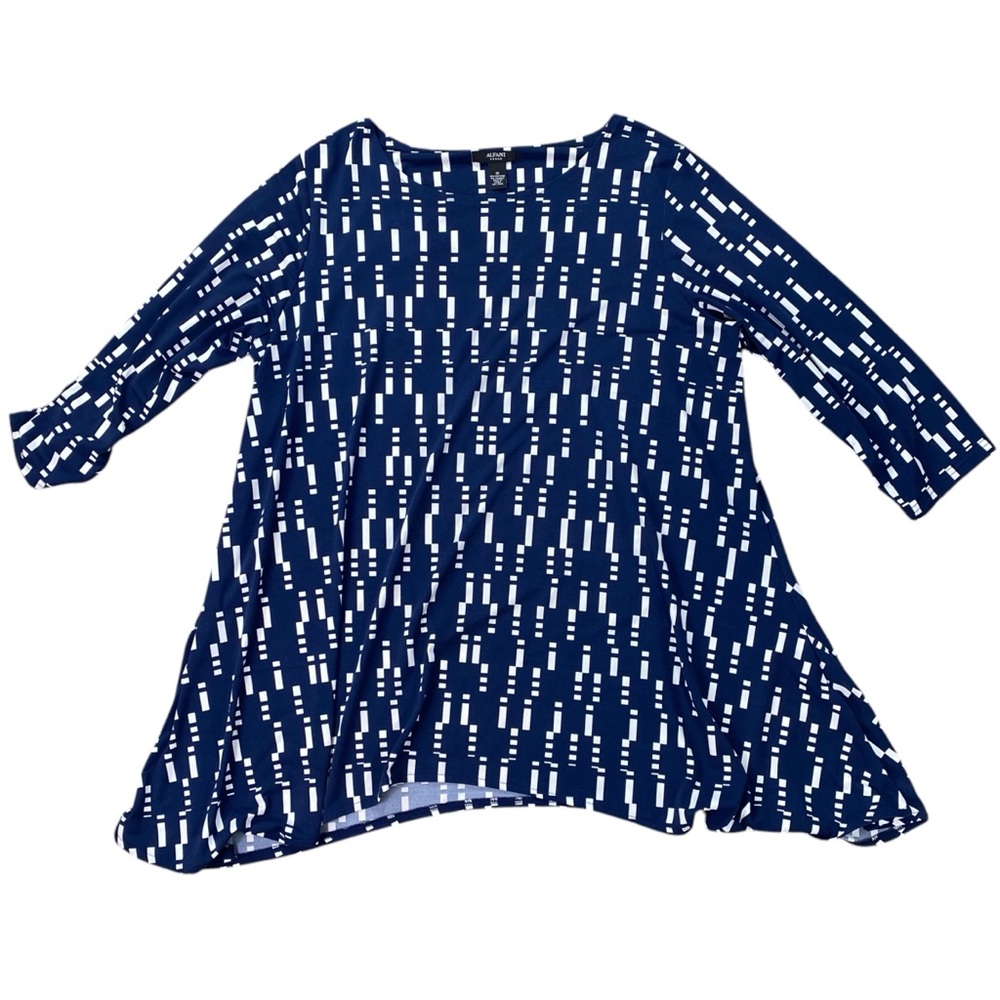 Woman’s Alfani blue and white geometric pattern tunic blouse size 1X